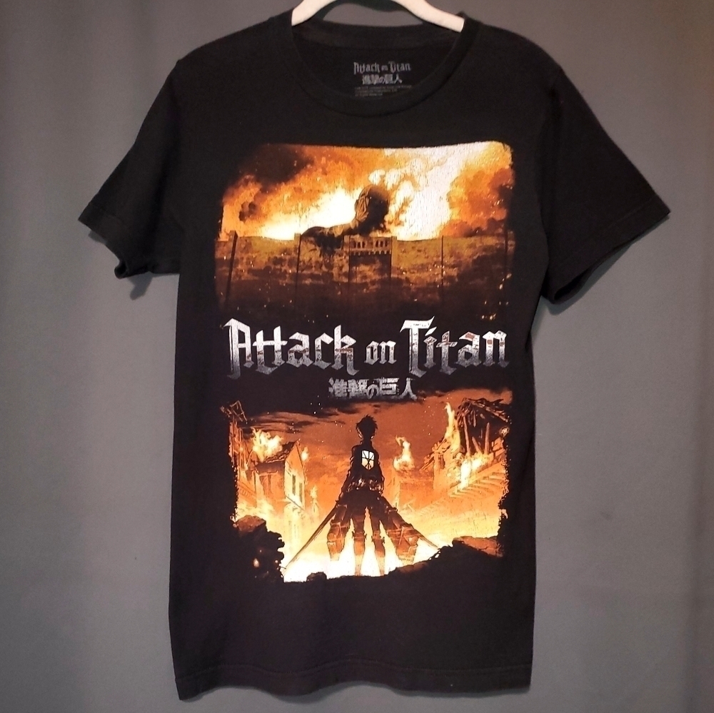 Attack on TItan Hot Topic Ripple Junction Size Small